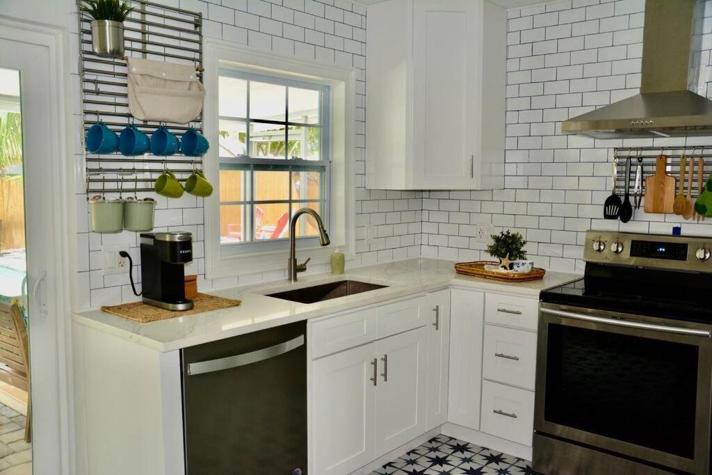 Tropical Retreat Near Beaches, Cruise Terminals Merritt Island Екстер'єр фото