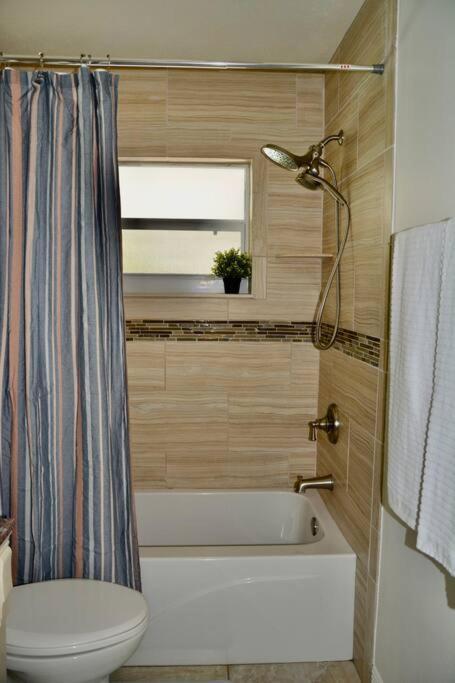 Tropical Retreat Near Beaches, Cruise Terminals Merritt Island Екстер'єр фото