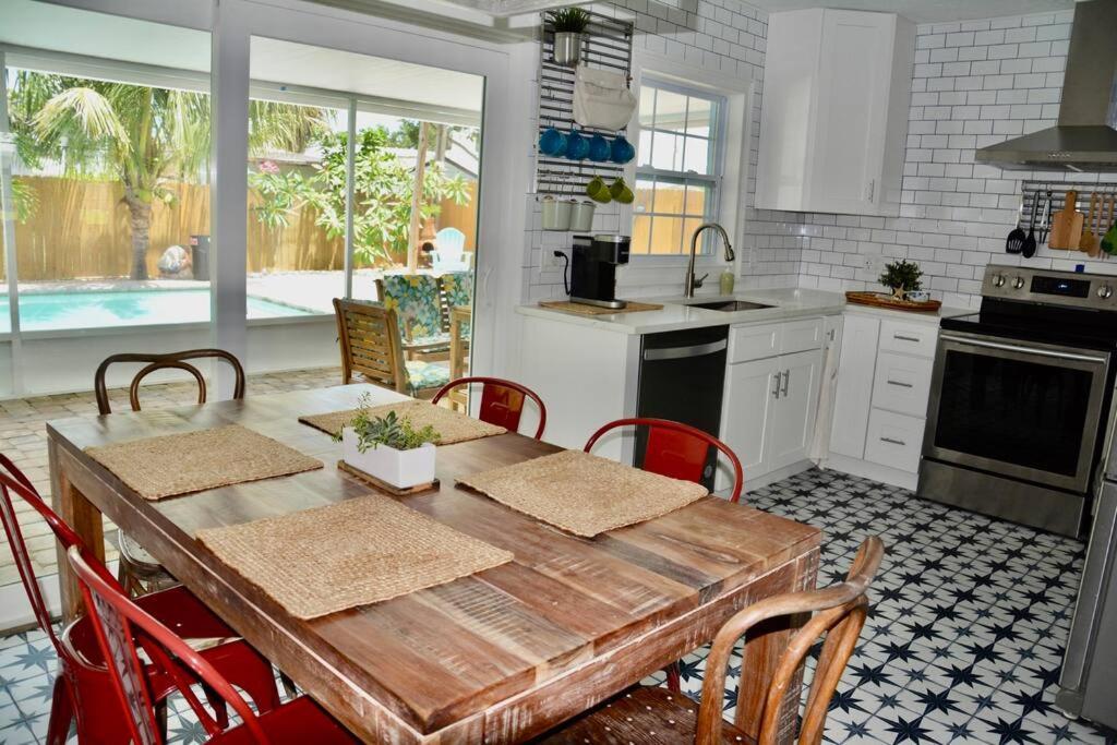 Tropical Retreat Near Beaches, Cruise Terminals Merritt Island Екстер'єр фото